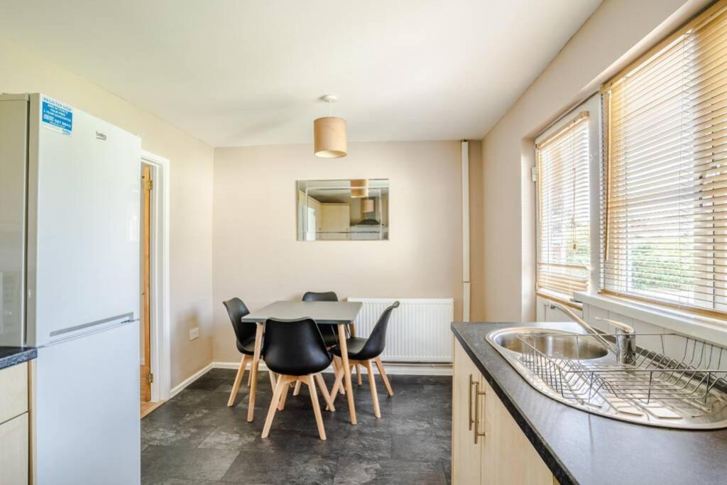 Off Road Parking, Smart Tv In Each Room! Swansea Bagian luar foto